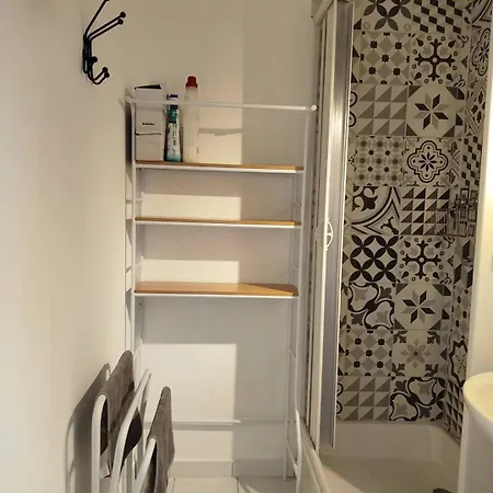 Splendide Vue Pour Ce T2 Dans Avec Piscine - 4goel248
