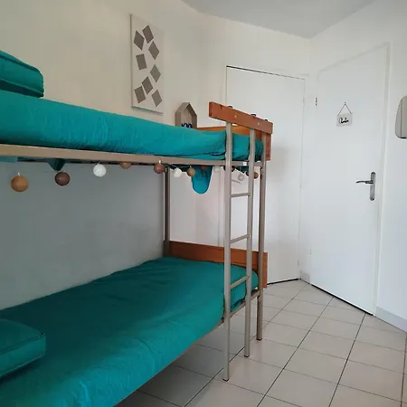 Splendide Vue Pour Ce T2 Dans Avec Piscine - 4goel248