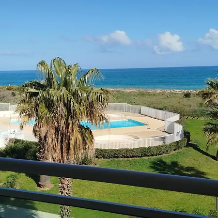 Splendide Vue Pour Ce T2 Dans Avec Piscine - 4goel248