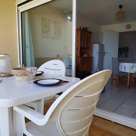 Splendide Vue Pour Ce T2 Dans Résidence Avec Piscine - 4goel248