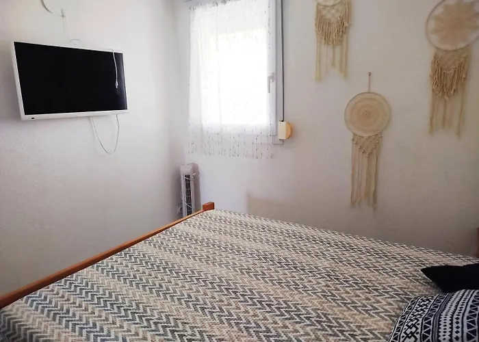 Splendide Vue Pour Ce T2 Dans Avec Piscine - 4goel248 Apartman *